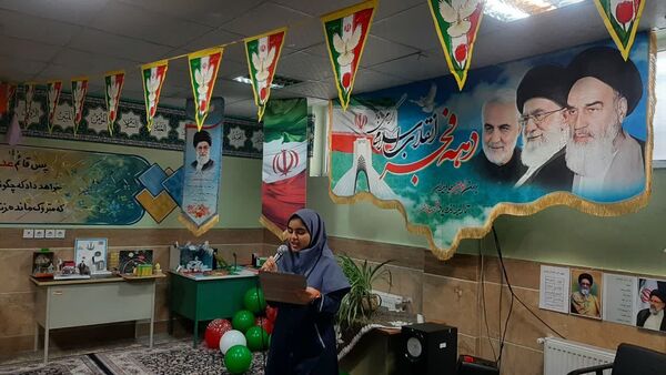 جشن با شکوه انقلاب در دبیرستان فدک منطقه ۱۲