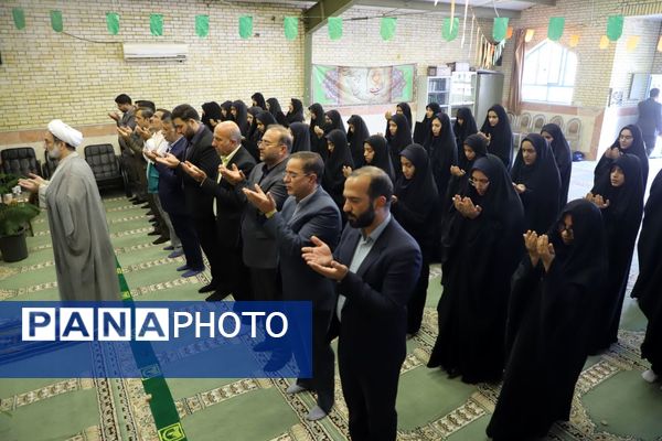 نشست پرسش و پاسخ با حضور نماینده ولی فقیه در استان و امام جمعه در دبیرستان نمونه فرهنگ