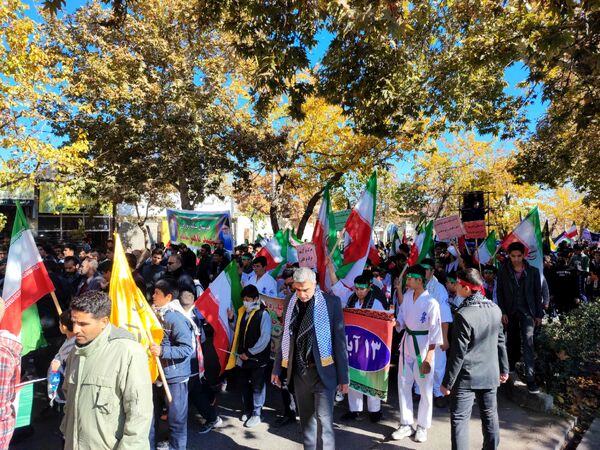 طنین شعارهای ضد استکباری در شاندیز