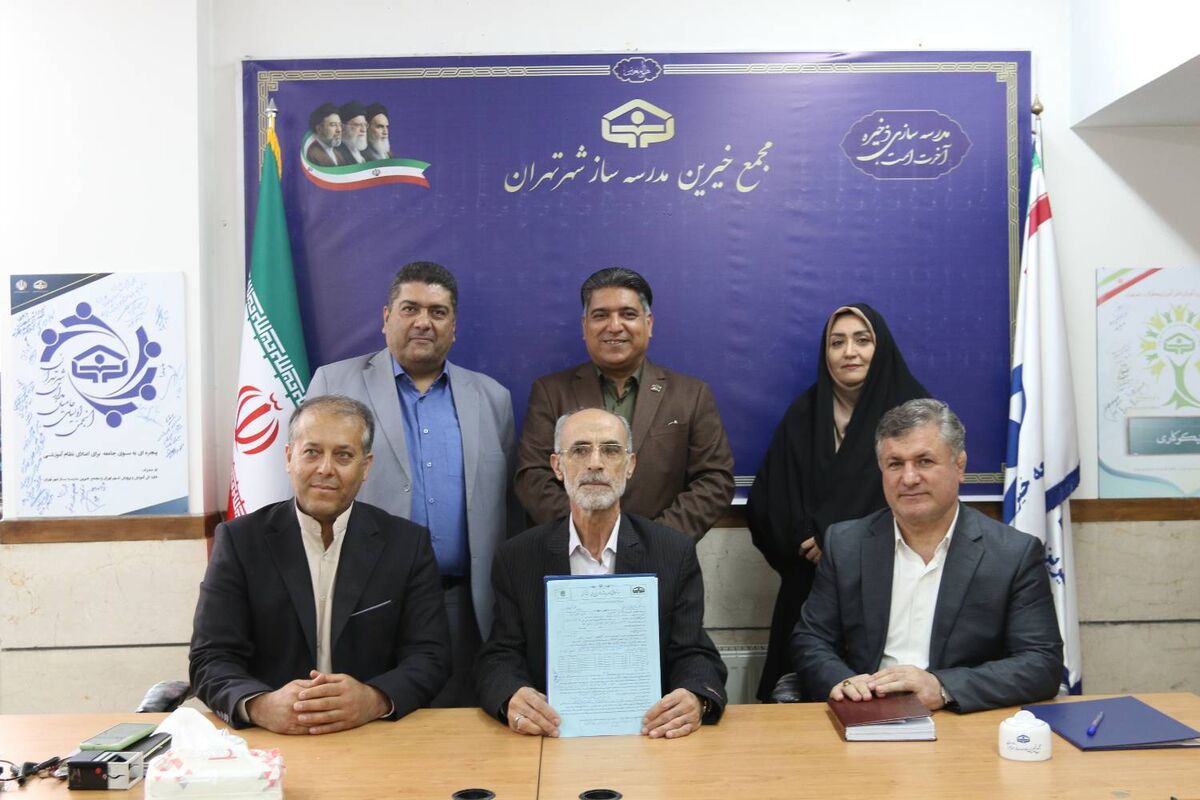 تفاهم‌نامه ساخت یکباب نمازخانه «مشارکتی و خیری» در مدرسه حضرت زینب (س) منطقه ۱۹ امضا شد