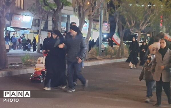 حضور دشمن‌شکن اهالی کرج در تجمع شب چهل و پنجم
