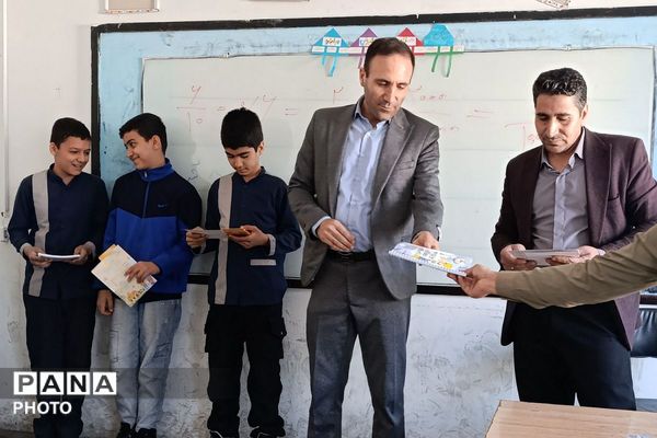 تقدیر از دانش‌آموزان ممتاز دبستان پسرانه شیخ صدوق صباشهر
