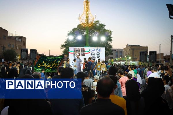 غدیر کیلومتری کاشان؛ جشن بی‌وقفه‌ی ولایت در چهارراه نماز