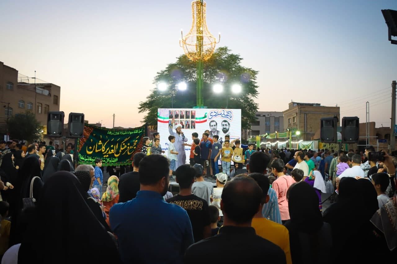 غدیر کیلومتری کاشان؛ جشن بی‌وقفه‌ی ولایت در چهارراه نماز