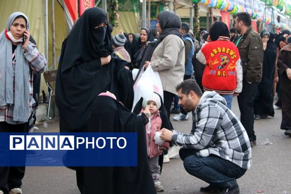 شادپیمایی خانوادگی جشن نیمه شعبان در قم
