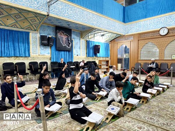 برپایی محفل قرآنی «به یاد علمدار» در بقعه علی بن بابویه قمی