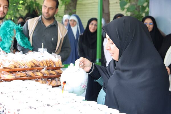 افتتاح چایخانه‌ای برای ادای احترام به حضرت رضا(ع) در دبیرستان دخترانه مطهره منطقه ۱۴