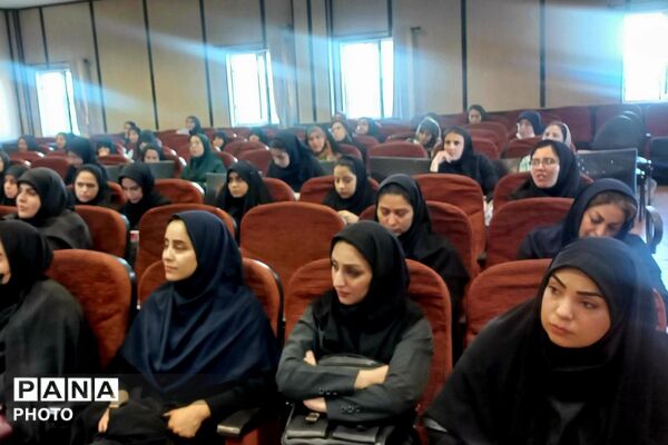 دوره آموزش و مهارت افزایی امداد و کمک های اولیه ویژه مربیان کودکستان در ناحیه دو شهرری