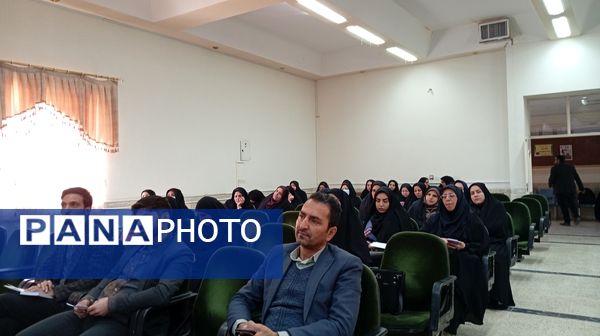 جلسه‌ ضمن خدمت با موضوع نماز و شیوه‌های نماز در بن