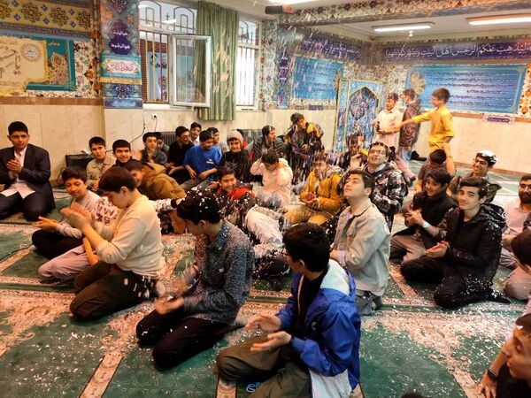 ضیافت افطاری دبیرستان شهدای مدافع حرم منطقه ۱۰