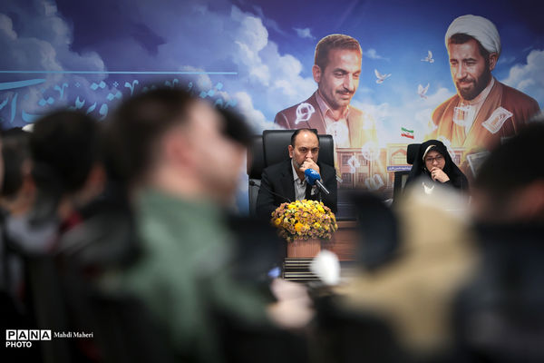 نشست صمیمی معاون پرورشی و فرهنگی وزیر آموزش و پرورش با دانشجویان رشته امورتربیتی و مسئولان تشکل‌های دانشجویی دانشگاه فرهنگیان