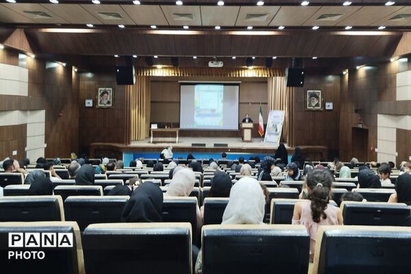 جلسه آموزشی توانمندسازی اولیا با محوریت مبارزه با مواد مخدر