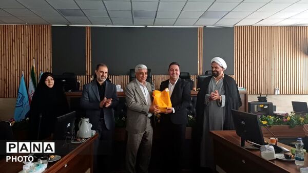 تجلیل از برگزیدگان رویدادهای قرآنی و فرهنگی منطقه ۱۶ تهران