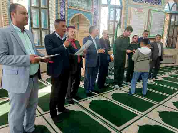 یادواره شهید و تقدیر از معلمان و دانش‌آموزان فعال در دبیرستان سما کاشمر
