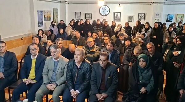 نمایشگاه دست سازه‌های دانش‌آموزی دبیرستان دخترانه ایران مهر اهر