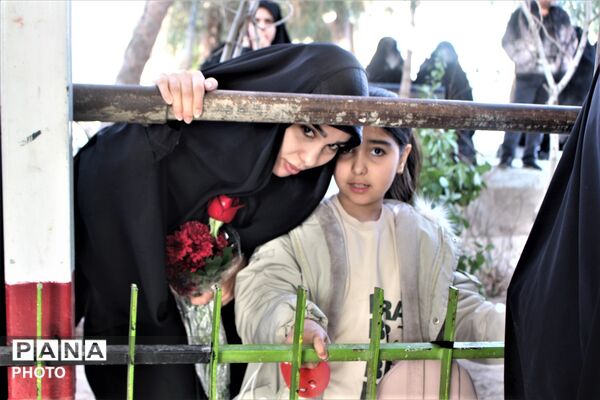 آیین خاکسپاری کودک شهید سه ساله جنگ رمضان در قم