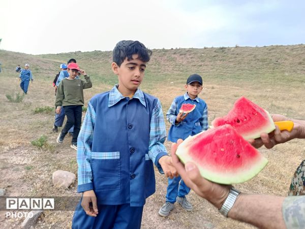 پیاده روری دانش آموزان جلگه رخ به مناسبت هفته سلامت