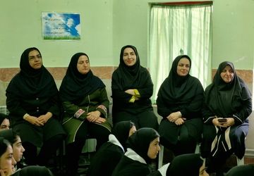 بزرگداشت مقام معلم در دبیرستان مائده گلوگاه 