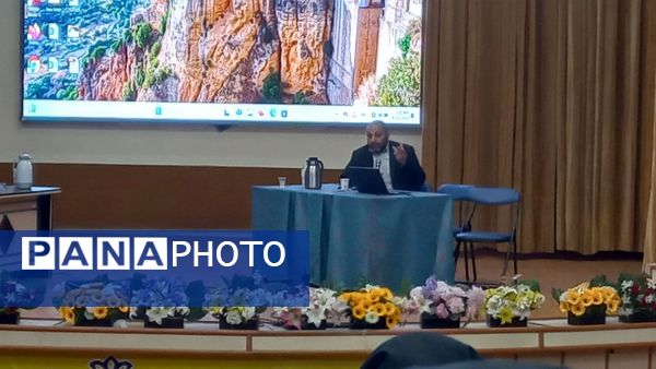 نشست تخصصی کارگروه‌های برنامه فراگیر پرورشی در البرز