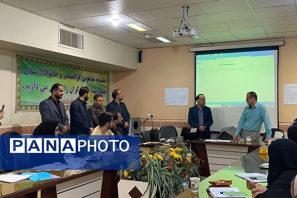 تمرکز بر ارتقای مهارت‌های مدیریتی و آموزشی در کارگاه‌های توانمندسازی ورامین