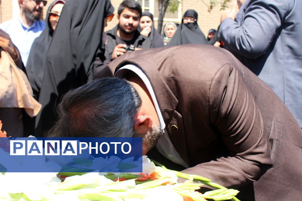 مراسم تشییع پیکر مطهر معلم شهید حجت الله یوسفیه در اداره‌کل آموزش و پرورش شهرستان‌های استان تهران 