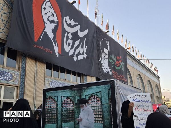 شبستان مصلا دوباره لبریز از عشق شد؛ بزرگداشت چهلم رهبر شهید انقلاب