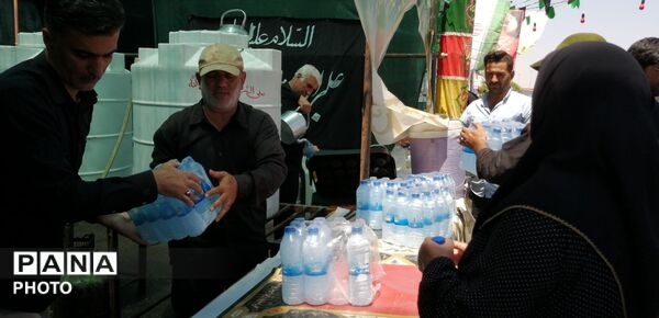  خدمت صادقانه خادمان و پذیرایی گرم از زائران در موکب تنکمان
