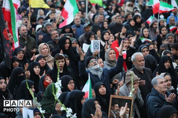 تجدید بیعت مردم ولایت‌مدار همدان با آرمان‌های انقلاب در لحظه تحویل سال