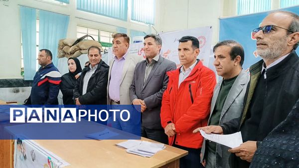 برپایی میز خدمت و نمایشگاه نقاشی در جشن 22 بهمن مارگون