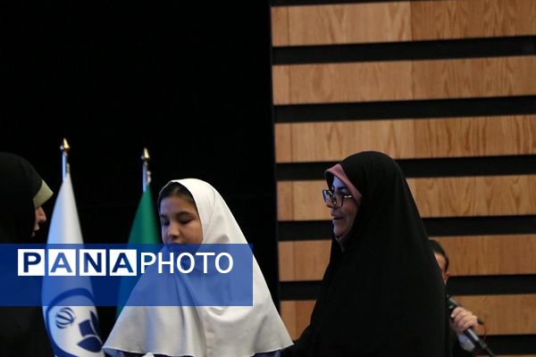 تقدیر از دانش‌آموزان برتر حوزه فرهنگی و هنری در آموزش و پرورش ناحیه یک شهرری