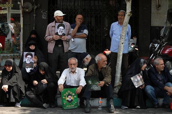 تشییع شهدای خدمت در تهران 