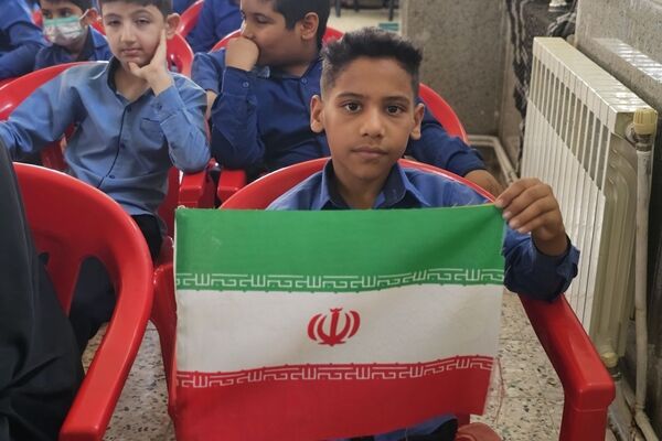 گرامیداشت روز پرچم در دبستان شاهد شهید منصور عامری