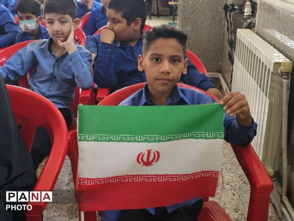 گرامیداشت روز پرچم در دبستان شاهد شهید منصور عامری
