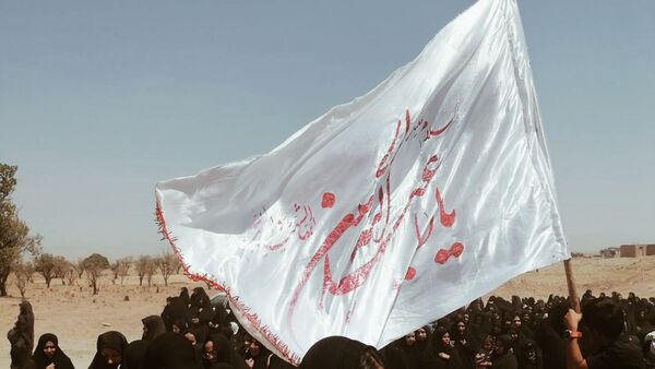 بازماندگان اربعین شهر نسر با راهپیمایی باشکوه یاد شهدای کربلا را گرامی داشتند