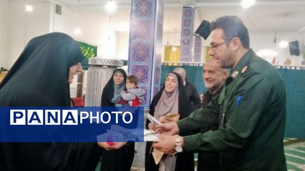 میزخدمت رایگان به‌مناسبت روز پرستار در ماهدشت‌ کرج