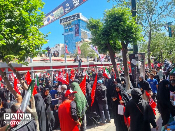 میراث خونین؛ مشهد در تپش قلب عشق به رهبر شهید