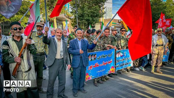 رزمایش «جانفدایان» با شعار «لبیک یا خامنه‌ای» در شهرستان بروجن