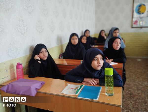 کلاس‌های رشد و تقویت دانش‌آموزان در دبیرستان مهدی خدابنده