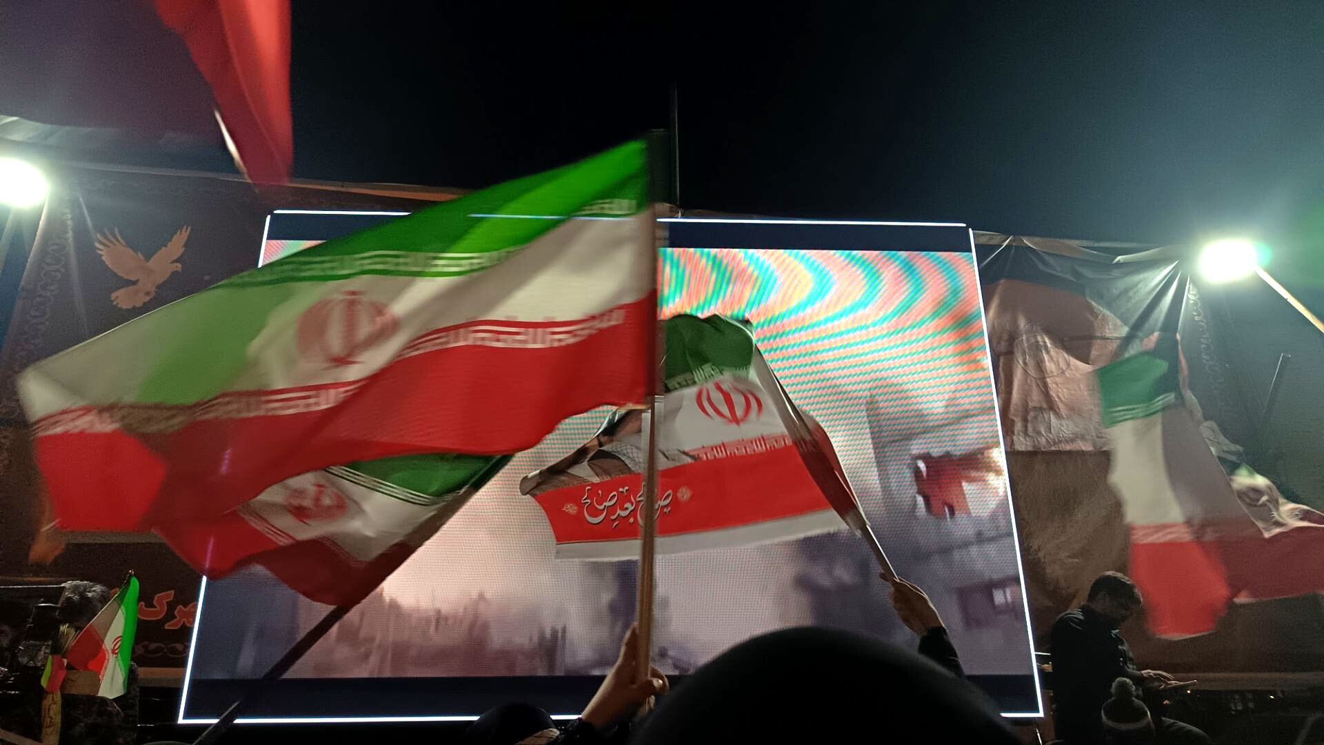 حماسه سازی مردم نیشابور در بیستمین شب از راهپیمایی های مردمی بلوار فضل 