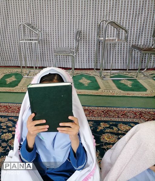 محفل انس با قرآن و اقامه نماز جماعت در سومین روز ماه مبارک رمضان 