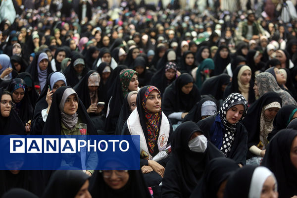 اجتماع بزرگ «عهد خواهرانه» با حضور 6 هزار دانشجوی دختر در قم