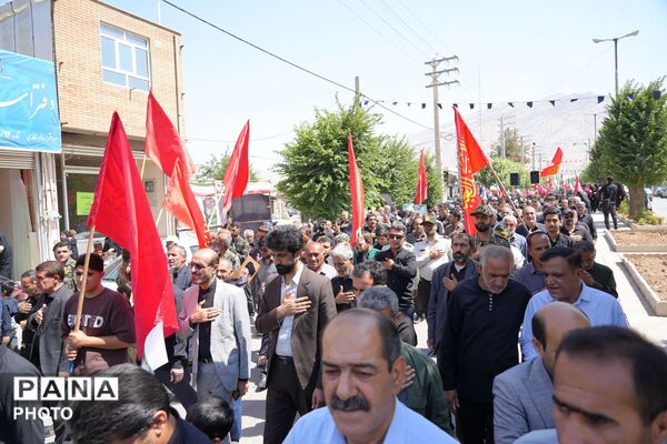 تجمع باشکوه مردم لردگان از گلزار شهدا تا مزار شهدای گمنام چشمه‌برم 