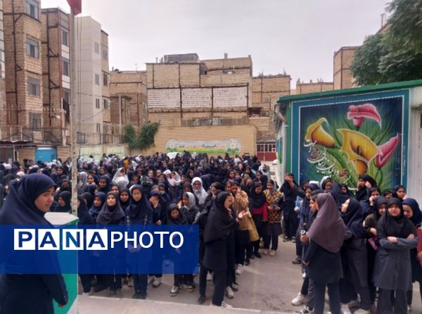 مراسم جشن عاطفه‌ها با یاد و خاطره شهید سید حسن نصرالله در دبیرستان میرزا جعفر سروقد