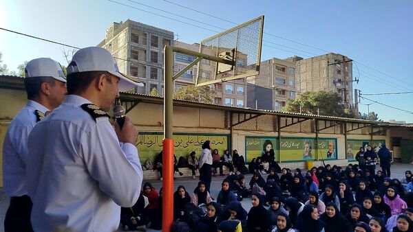 گرامیداشت هفته نیروی انتظامی در دبیرستان دخترانه پیرایش یک