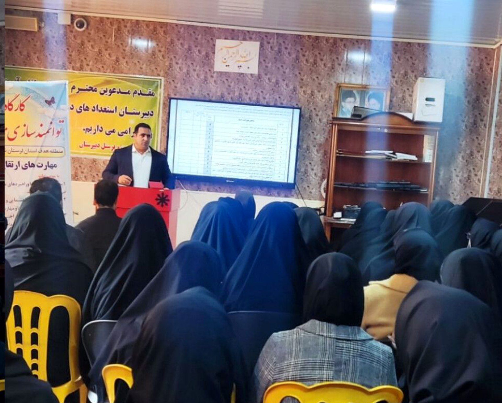 نقش مشاوران در هدایت تحصیلی و تربیتی دانش‌آموزان نقشی کلیدی است 