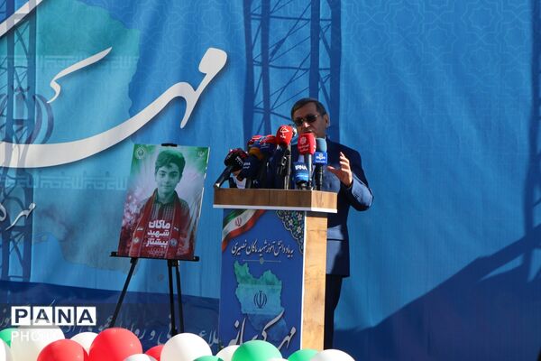 «مهر کریمانه» با حضور وزیر آموزش و پرورش در دبستان پروین اعتصامی بهارستان‌دو