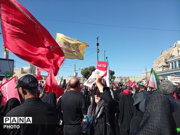 تشییع و تدفین قائد شهید امت در شهر مشهد مقدس