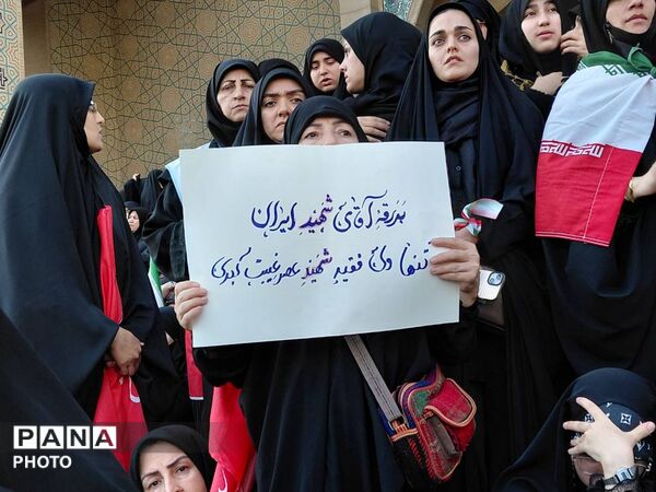 تهران در تب وداع با رهبر  مقتدر شهید