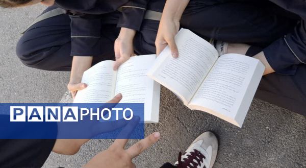 هفته کتاب و کتابخوانی در دبیرستان بهار آزادی قائمشهر