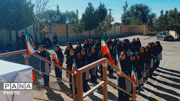 جشن جوانه‌ هادر دبیرستان سمیه اشترینان